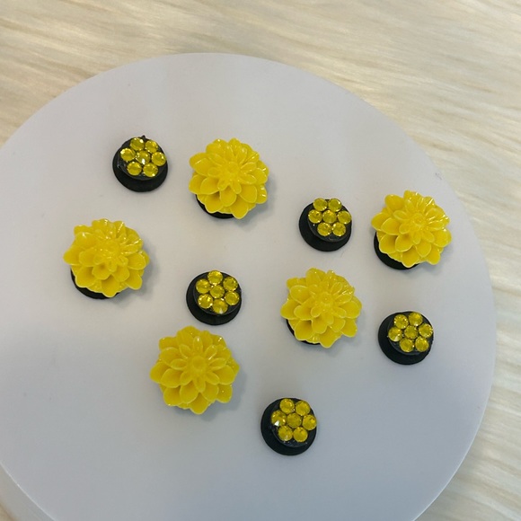 Customized Resin Flower & Luxury Bling Jibbitz - Picture 1 of 2
